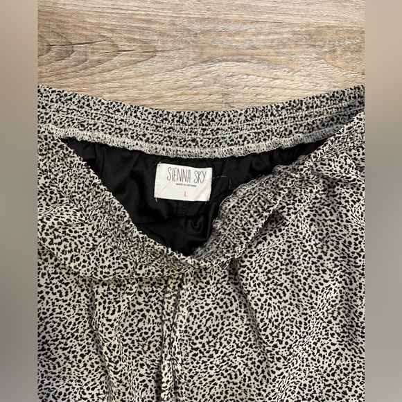 Leopard Print Mini Skirt - Picture 3 of 3